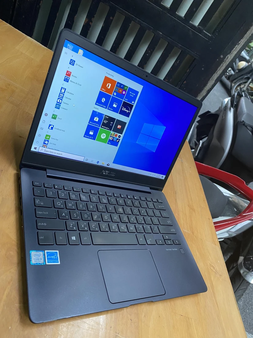 ASUS UX331UA — рециклиран лаптоп