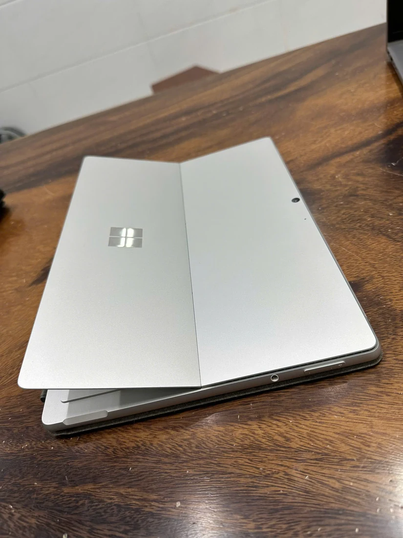 MICROSOFT SURFACE PRO 8 — рециклиран лаптоп